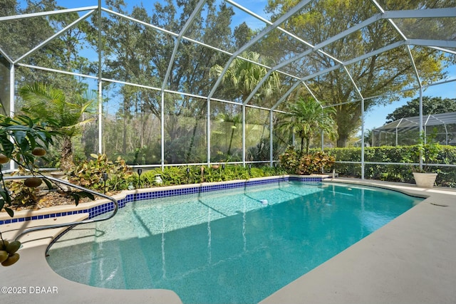 32 Gale Ln, Ormond Beach, FL 32174 - swimming pool with glass enclosure