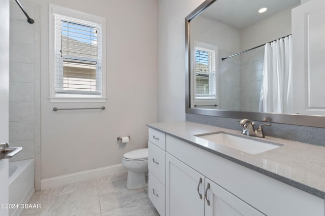 full bathroom featuring shower / tub combo with curtain, vanity, and toilet