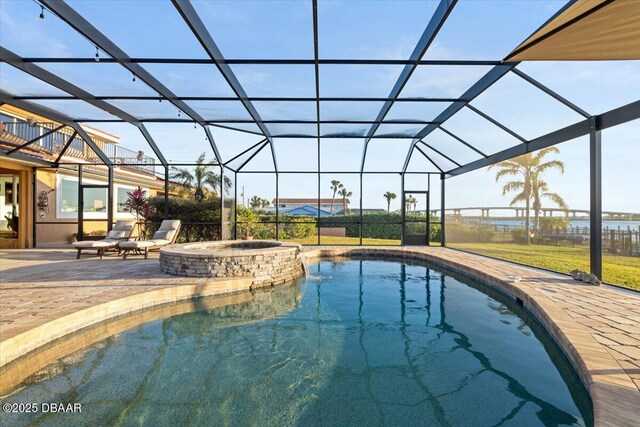 view of swimming pool with an in ground hot tub, a lanai, and a patio