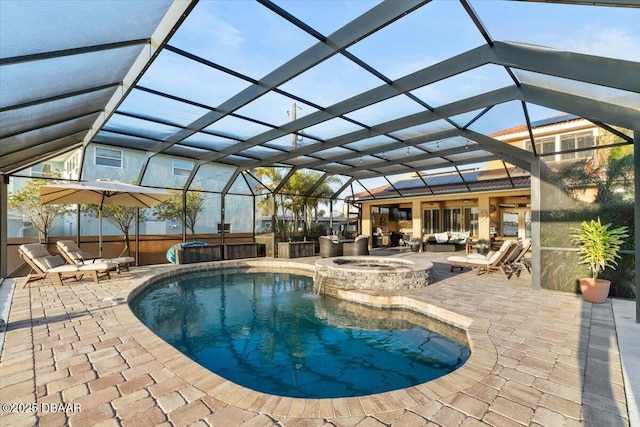 view of swimming pool featuring an outdoor hangout area, a patio area, glass enclosure, and an in ground hot tub