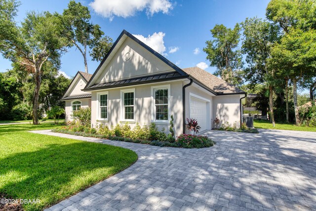 view of front of property featuring a front lawn and a garage