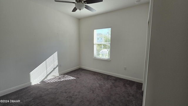 carpeted empty room featuring ceiling fan