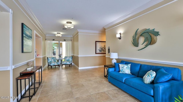 living area with crown molding and baseboards
