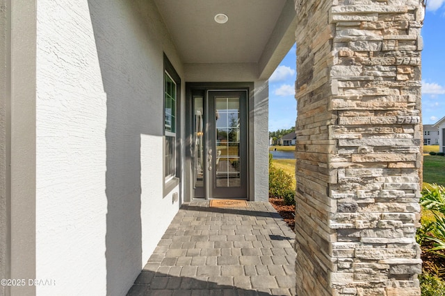 view of exterior entry with stucco siding