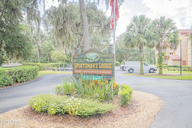 view of community / neighborhood sign