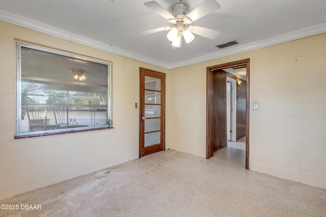 unfurnished room featuring crown molding and ceiling fan