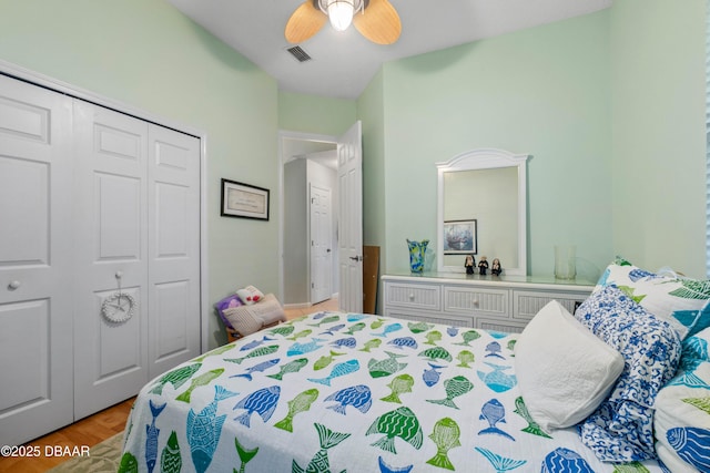 bedroom featuring ceiling fan, hardwood / wood-style floors, and a closet