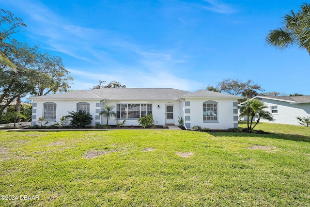 36 Dresden Cir, Ormond Beach, FL 32174 - ranch-style house with stucco siding and a front lawn