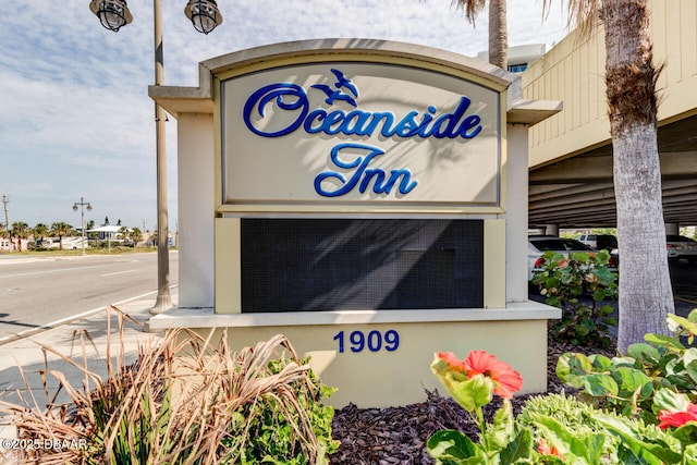 view of community / neighborhood sign