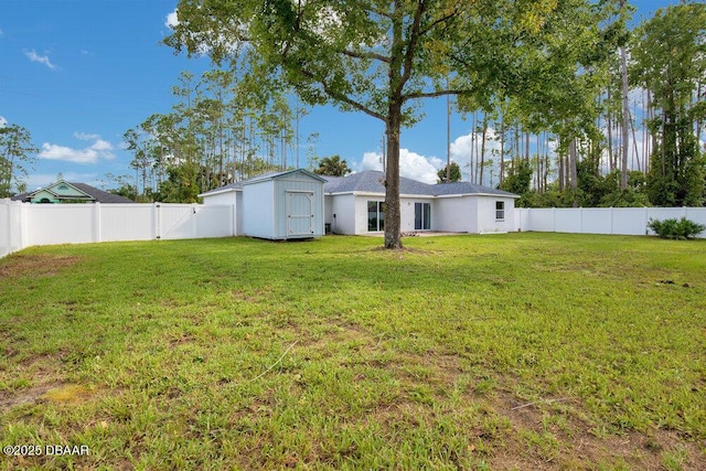 view of yard with a storage unit