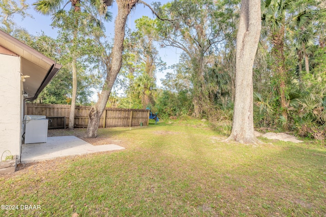 view of yard with a patio area