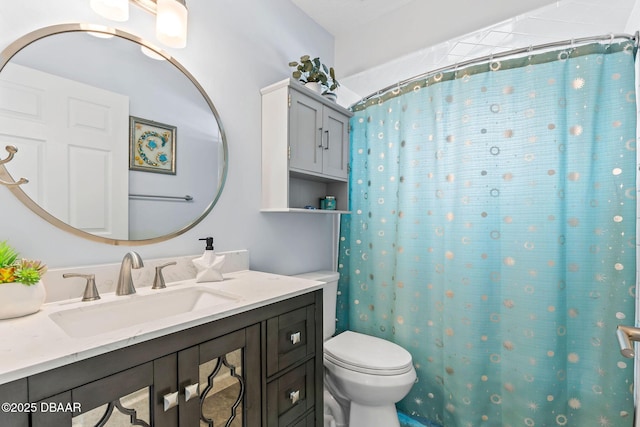 full bath featuring a shower with shower curtain, toilet, and vanity