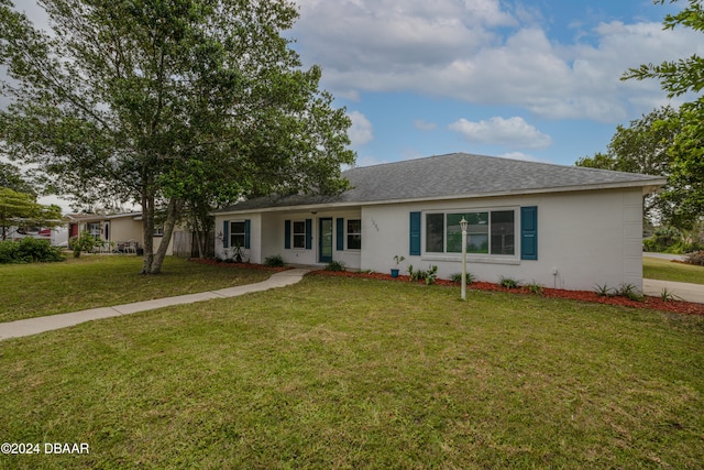 single story home featuring a front yard