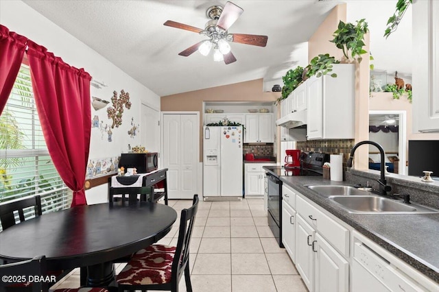 771 Arroyo Pkwy, Ormond Beach, FL 32174 - kitchen featuring black appliances, under cabinet range hood, a sink, ceiling fan, and vaulted ceiling