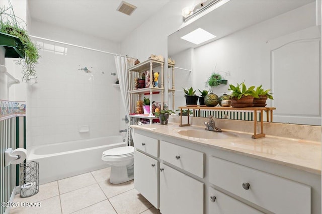 771 Arroyo Pkwy, Ormond Beach, FL 32174 - bathroom with tile patterned flooring, toilet, vanity, and shower / tub combo with curtain