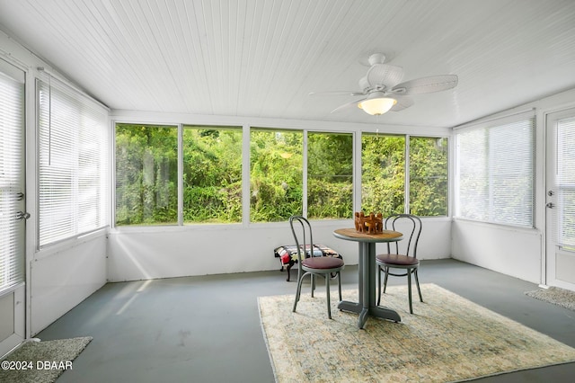 sunroom featuring ceiling fan