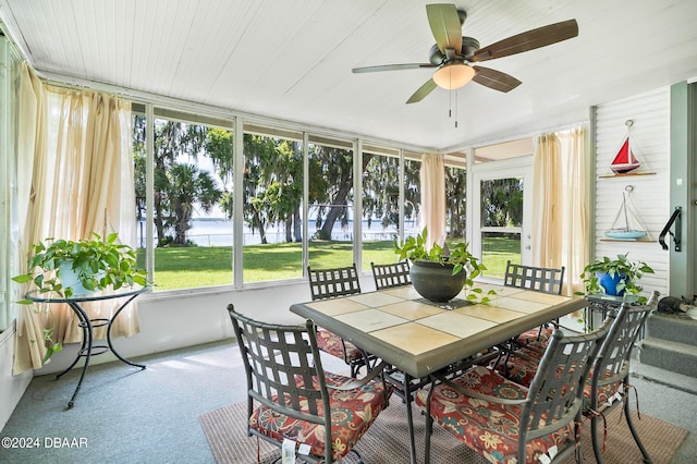 sunroom featuring ceiling fan