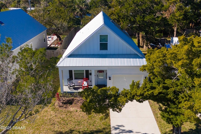 view of front of home with covered porch