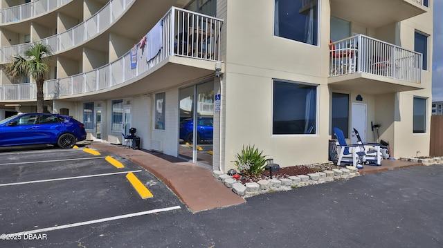1233 S Atlantic Ave Unit 102, Daytona Beach, FL 32118 - view of apartment building / complex with uncovered parking