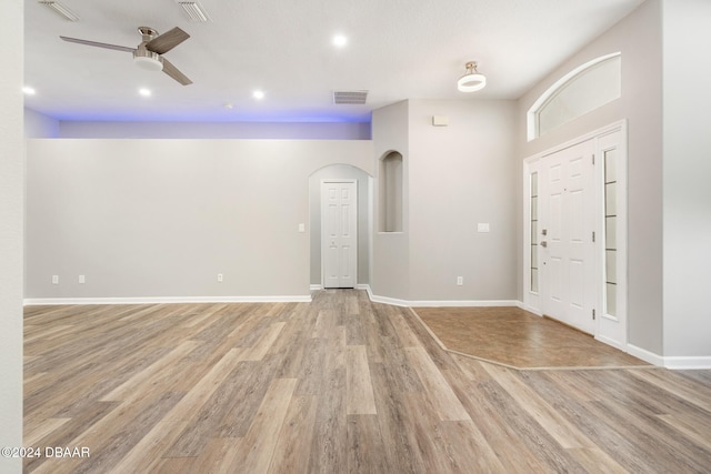 foyer entrance featuring light wood-type flooring and ceiling fan