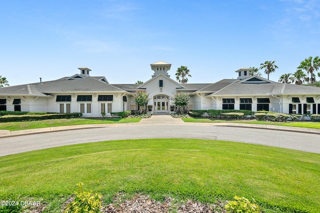 view of front of home with a front lawn