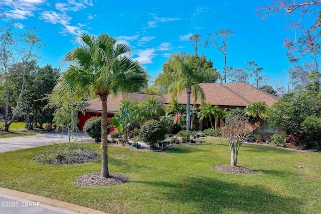 view of front of house featuring a front yard