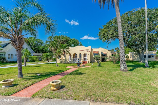 view of front of house with a front lawn