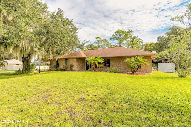 single story home featuring a front lawn