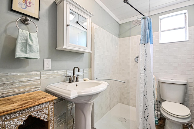 530 Ronnoc Ln, New Smyrna Beach, FL 32168 - bathroom with a shower stall, toilet, and tile walls