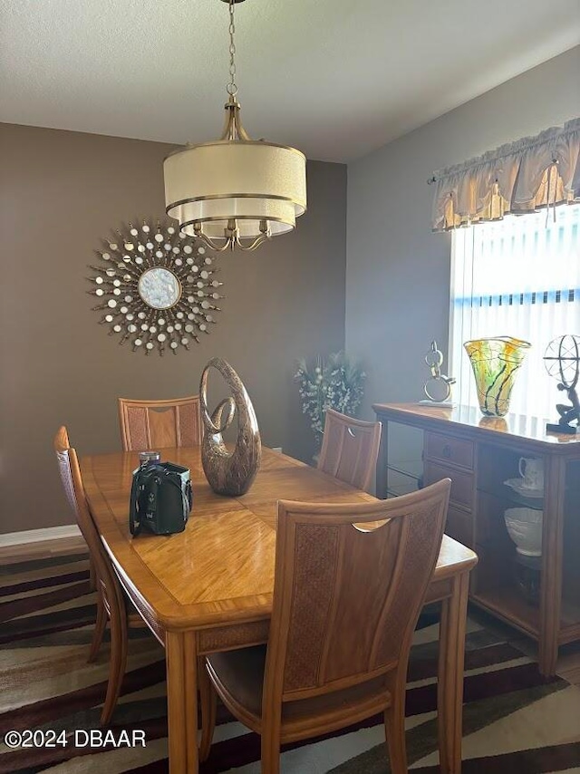 dining space with a notable chandelier