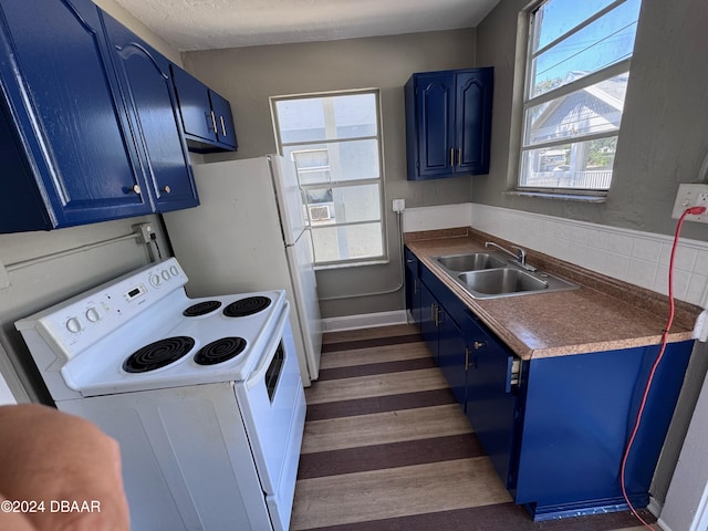 kitchen featuring a textured ceiling, dark hardwood / wood-style floors, sink, blue cabinets, and white electric range