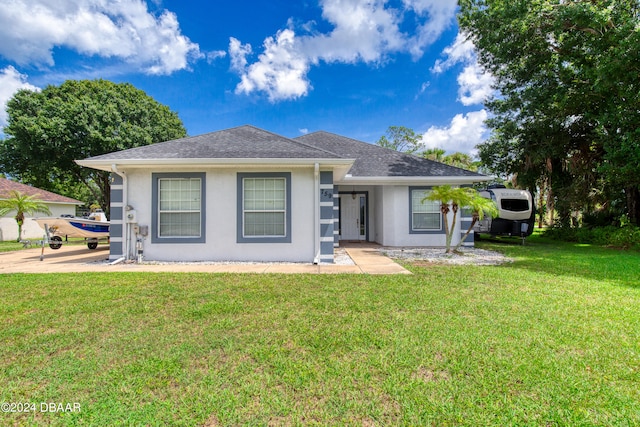 view of front of house with a front lawn