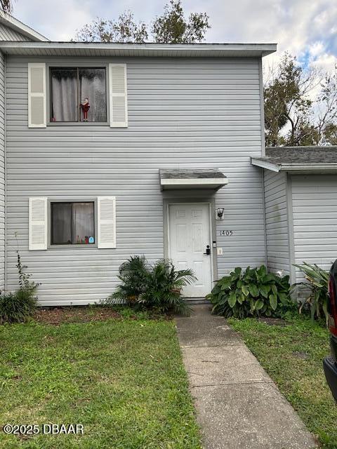 view of front of property with a front lawn