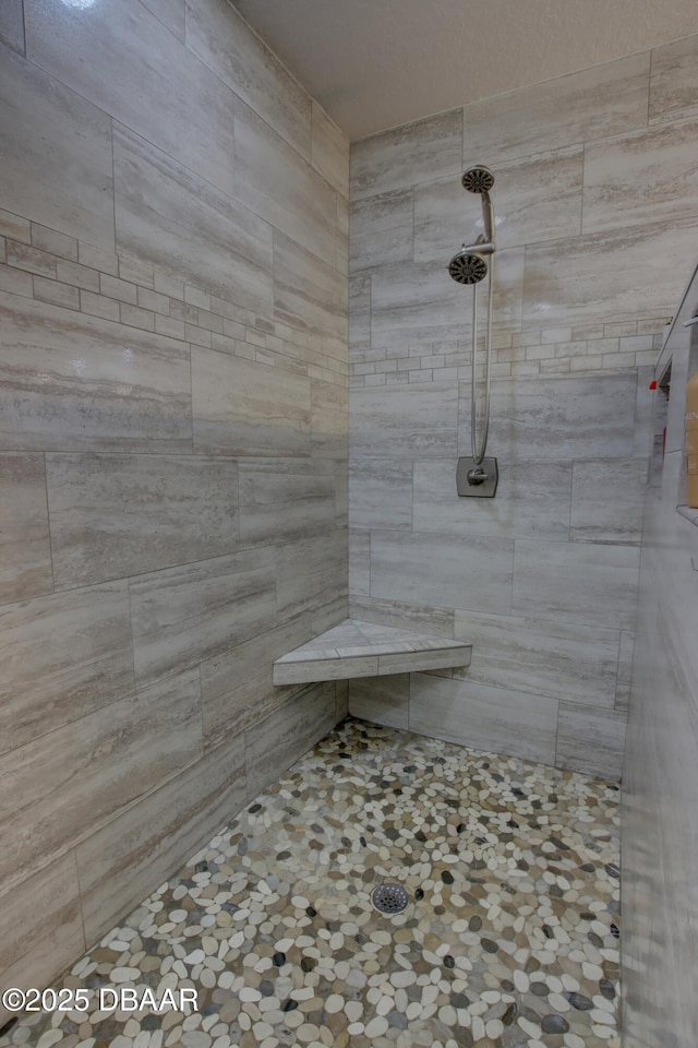 bathroom featuring tiled shower