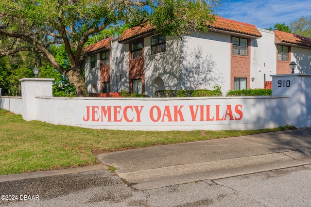 community / neighborhood sign with a lawn