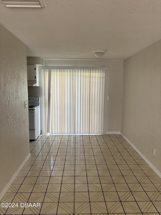 spare room featuring a textured ceiling