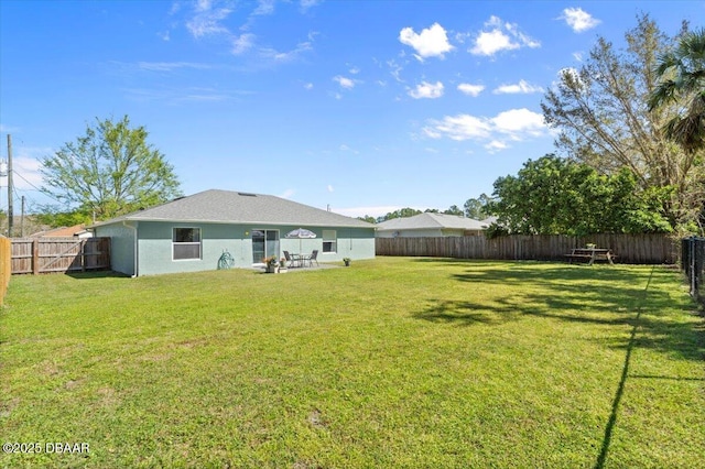 view of yard featuring a fenced backyard