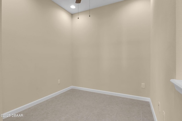 empty room with ceiling fan