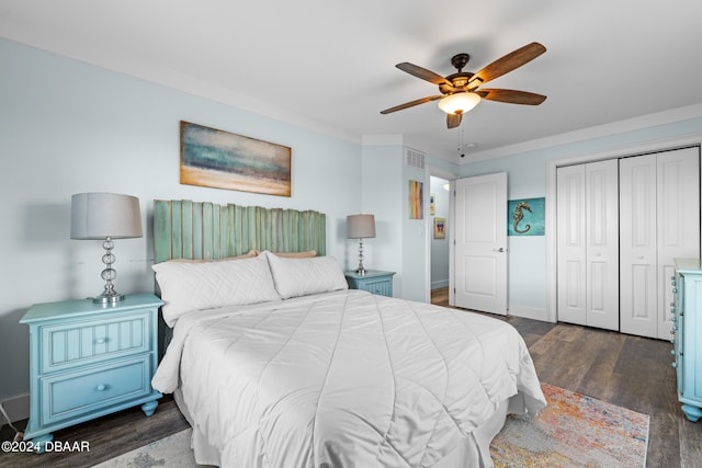 bedroom with ceiling fan, a closet, dark hardwood / wood-style flooring, and ornamental molding