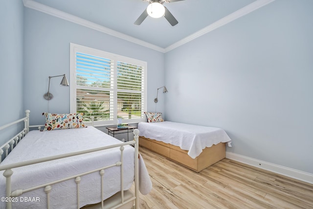 bedroom featuring crown molding, light wood-type flooring, and ceiling fan