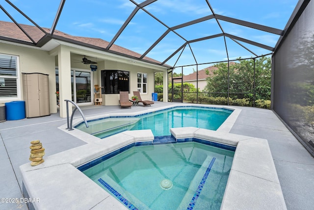 view of pool featuring an in ground hot tub, a lanai, ceiling fan, and a patio area