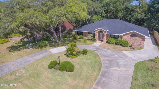 view of front of home with a front lawn