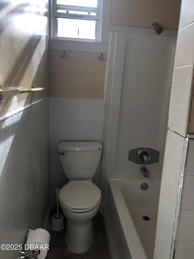 161 W 2nd Ave, Pierson, FL 32180 - full bath with toilet and washtub / shower combination