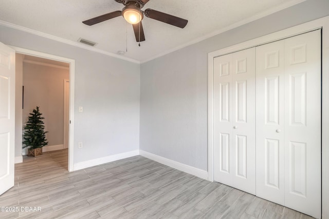 991 Dawson Dr, Deltona, FL 32725 - unfurnished bedroom featuring light wood-style floors, a closet, ornamental molding, baseboards, and a ceiling fan