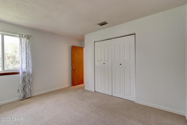909 Northbrook Dr, Ormond Beach, FL 32174 - unfurnished bedroom featuring carpet floors, a closet, and a textured ceiling
