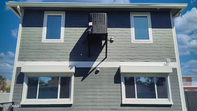 view of home's exterior