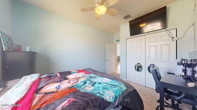 bedroom featuring visible vents, carpet, a closet, and ceiling fan