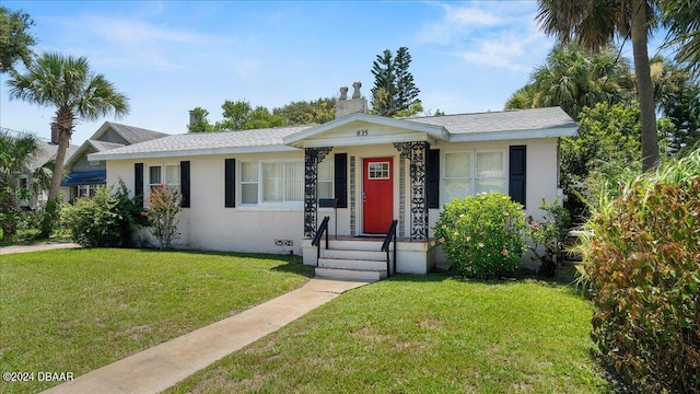 view of front of house with a front lawn