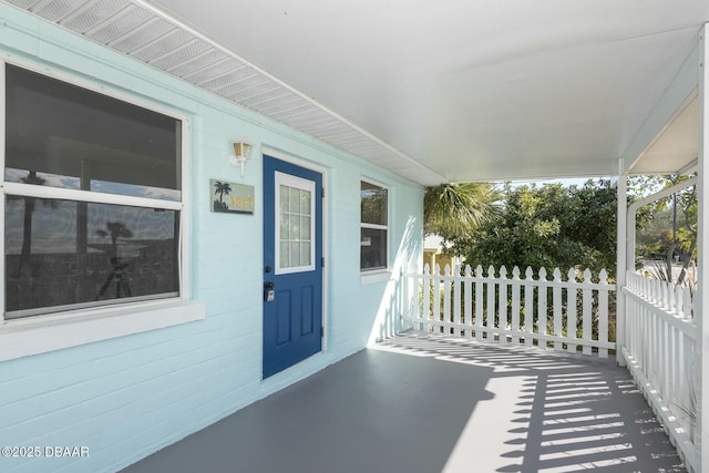 property entrance with covered porch