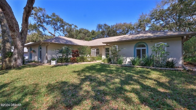 single story home with a front yard